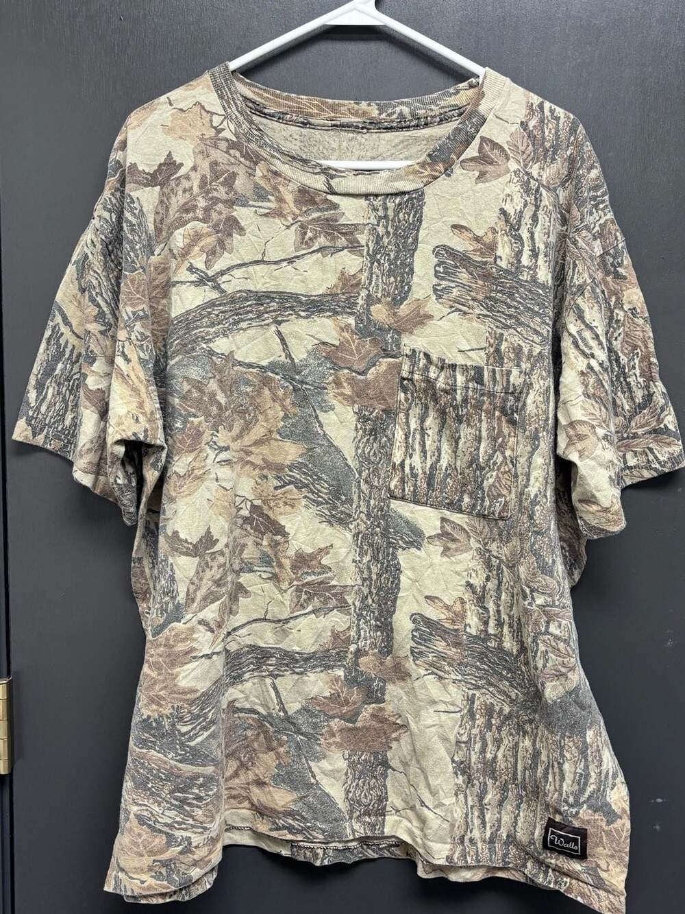 Vintage Walls Realtree Camouflage Pocket T-Shirt